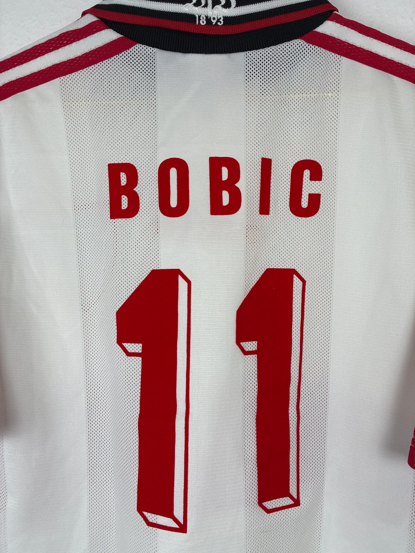 VfB Stuttgart 1997/1998, Heimtrikot, #11 Bobic, S