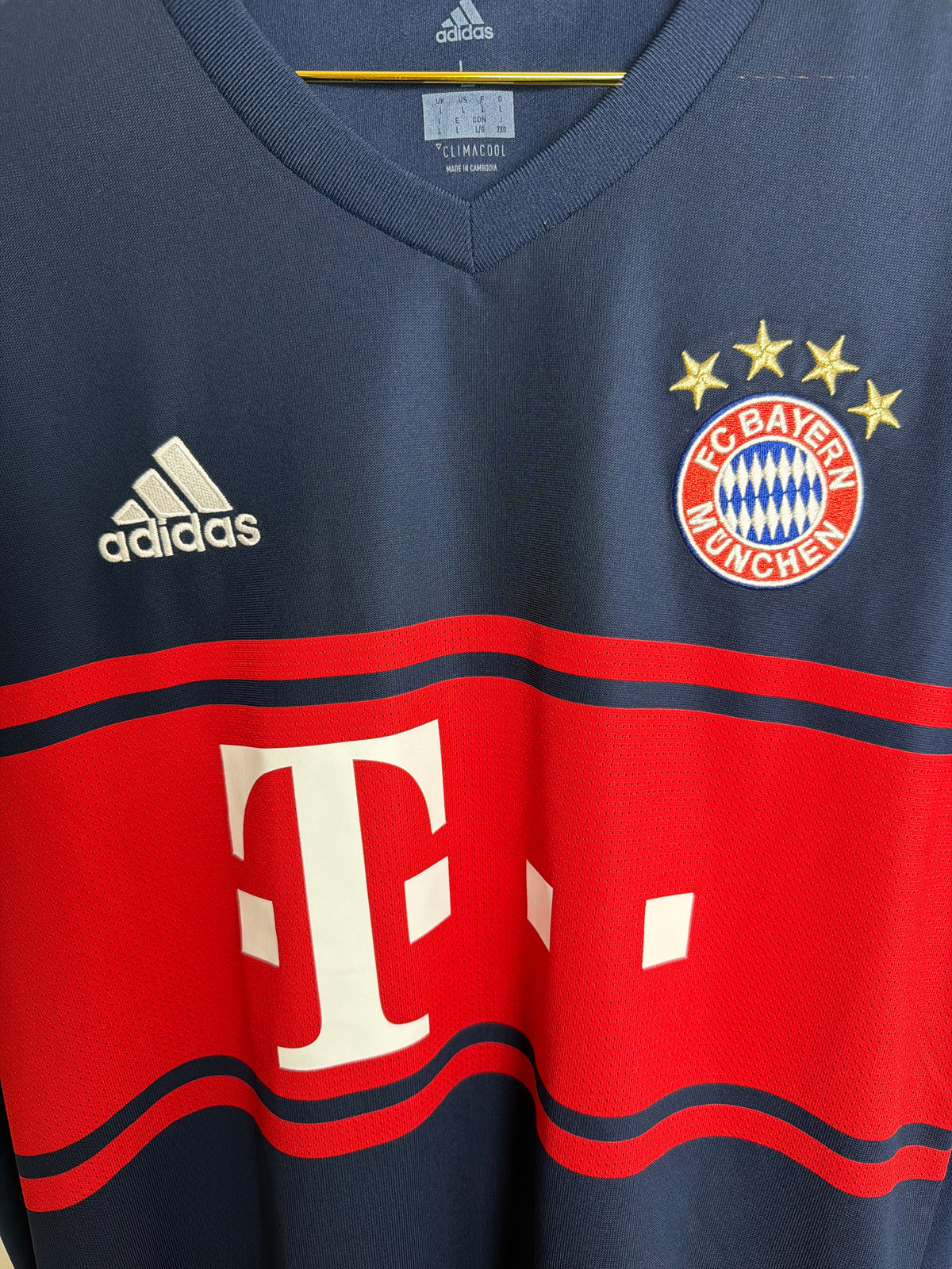 FC Bayern München 2017/18, Auswärtstrikot, L