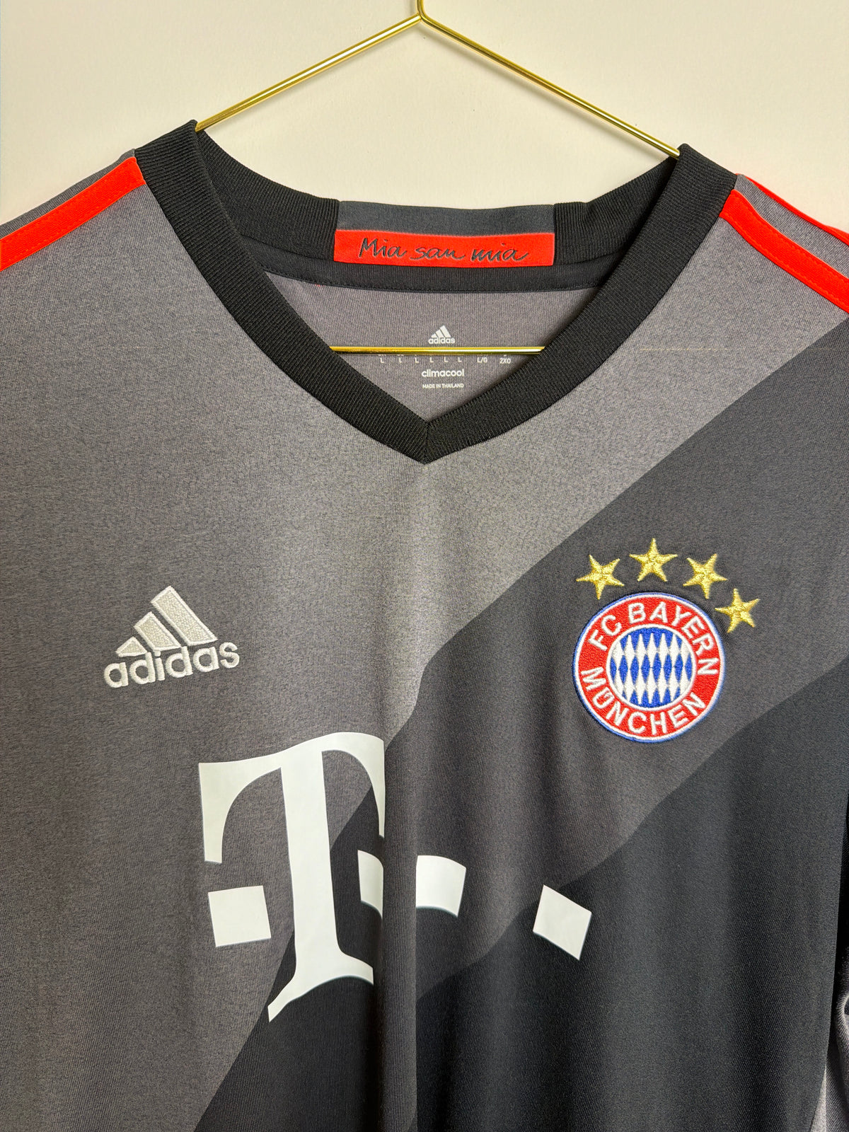 FC Bayern München 2016/17, Auswärtstrikot, L