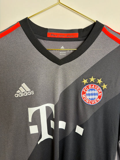 FC Bayern München 2016/17, Auswärtstrikot, L