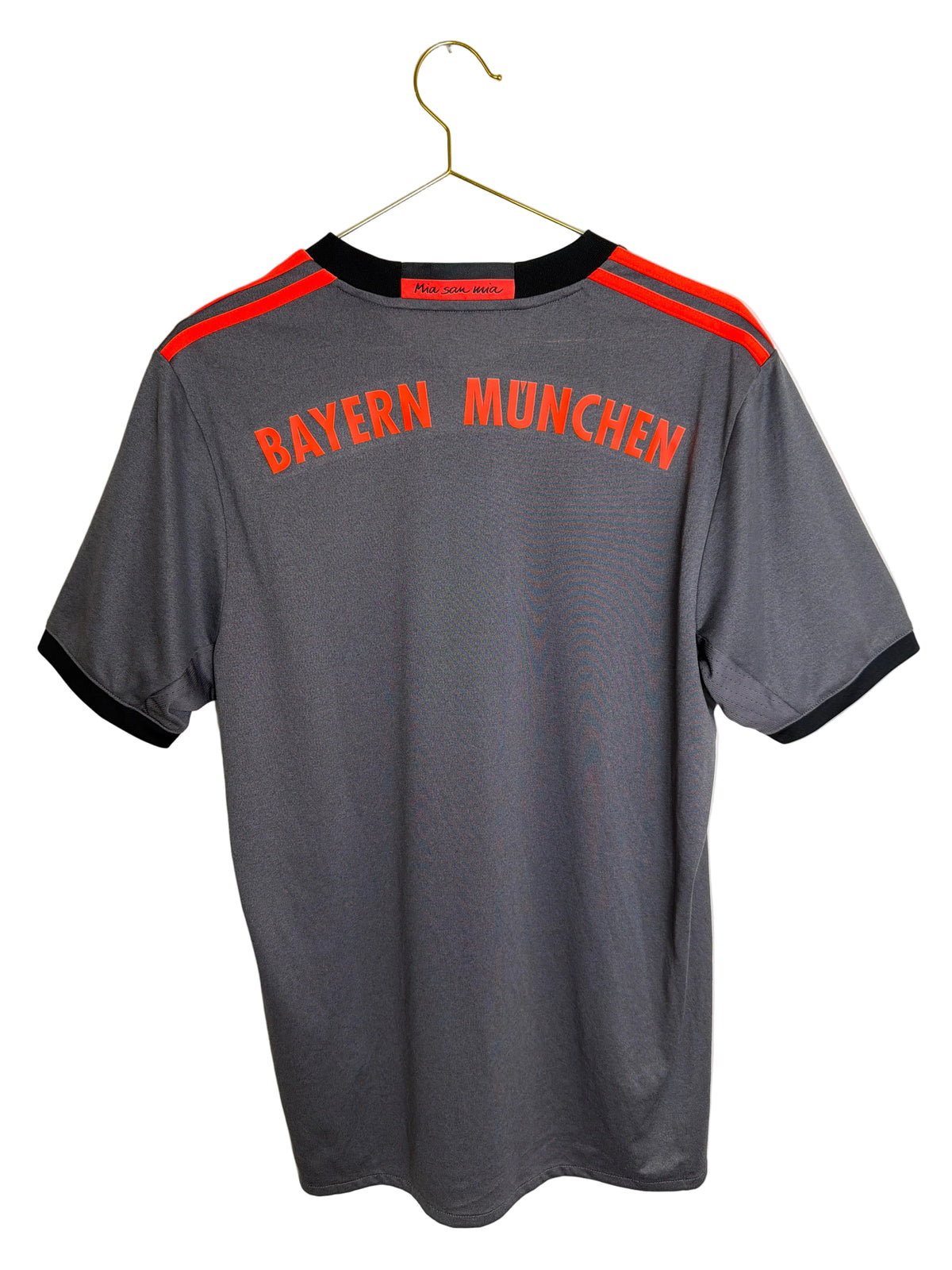FC Bayern München 2016/17, Auswärtstrikot, L