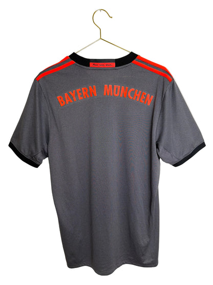 FC Bayern München 2016/17, Auswärtstrikot, L