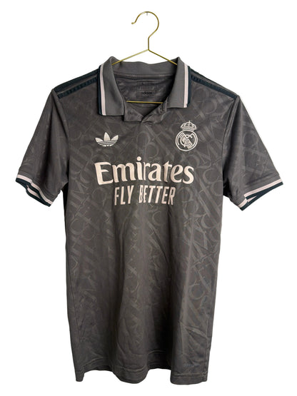 Real Madrid 2024/25, Ausweichtrikot, S