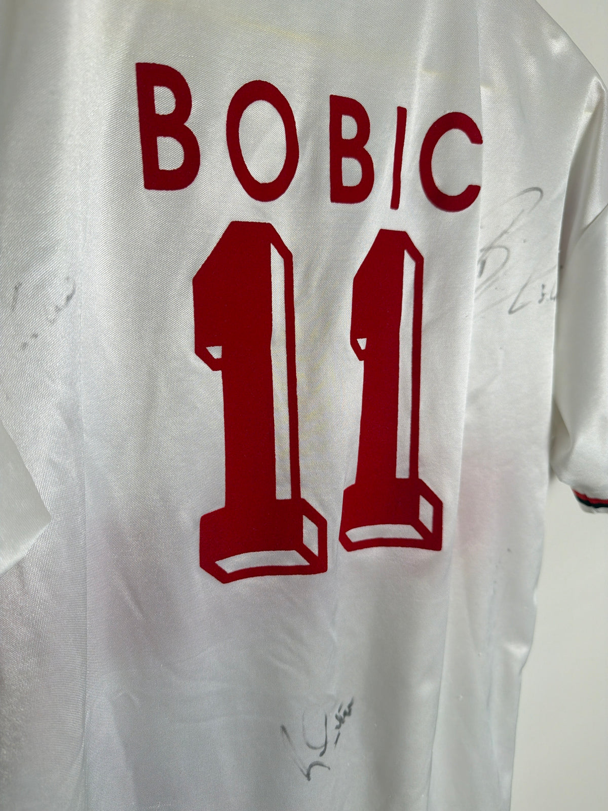 VfB Stuttgart 1993-95, Heimtrikot, #11 Bobic unterschrieben, S