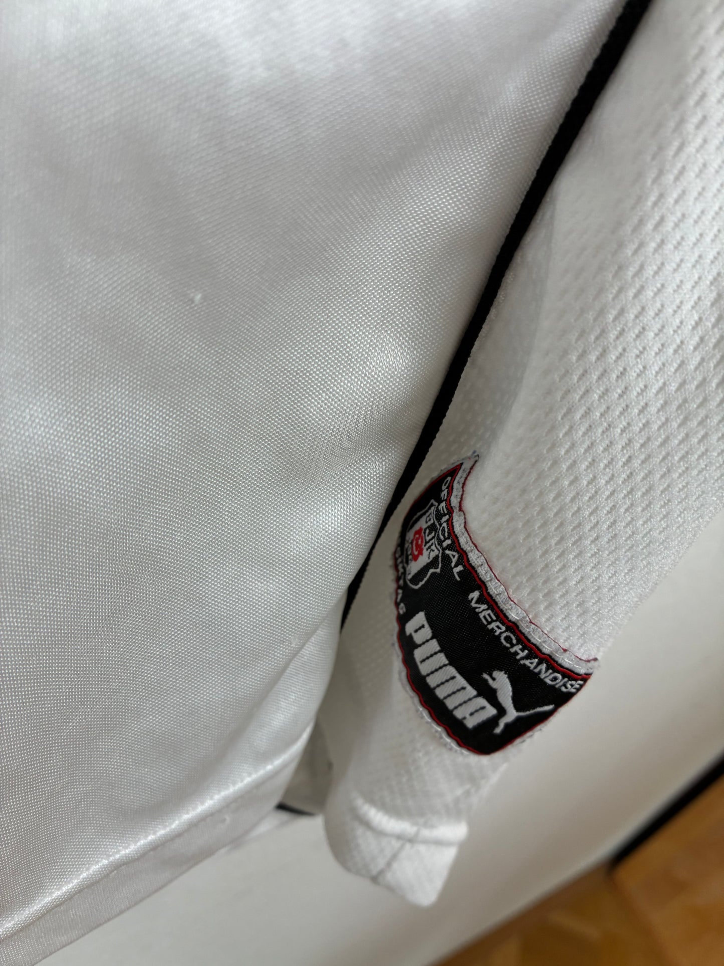 Besiktas Istanbul 2003/04, Heimtrikot,