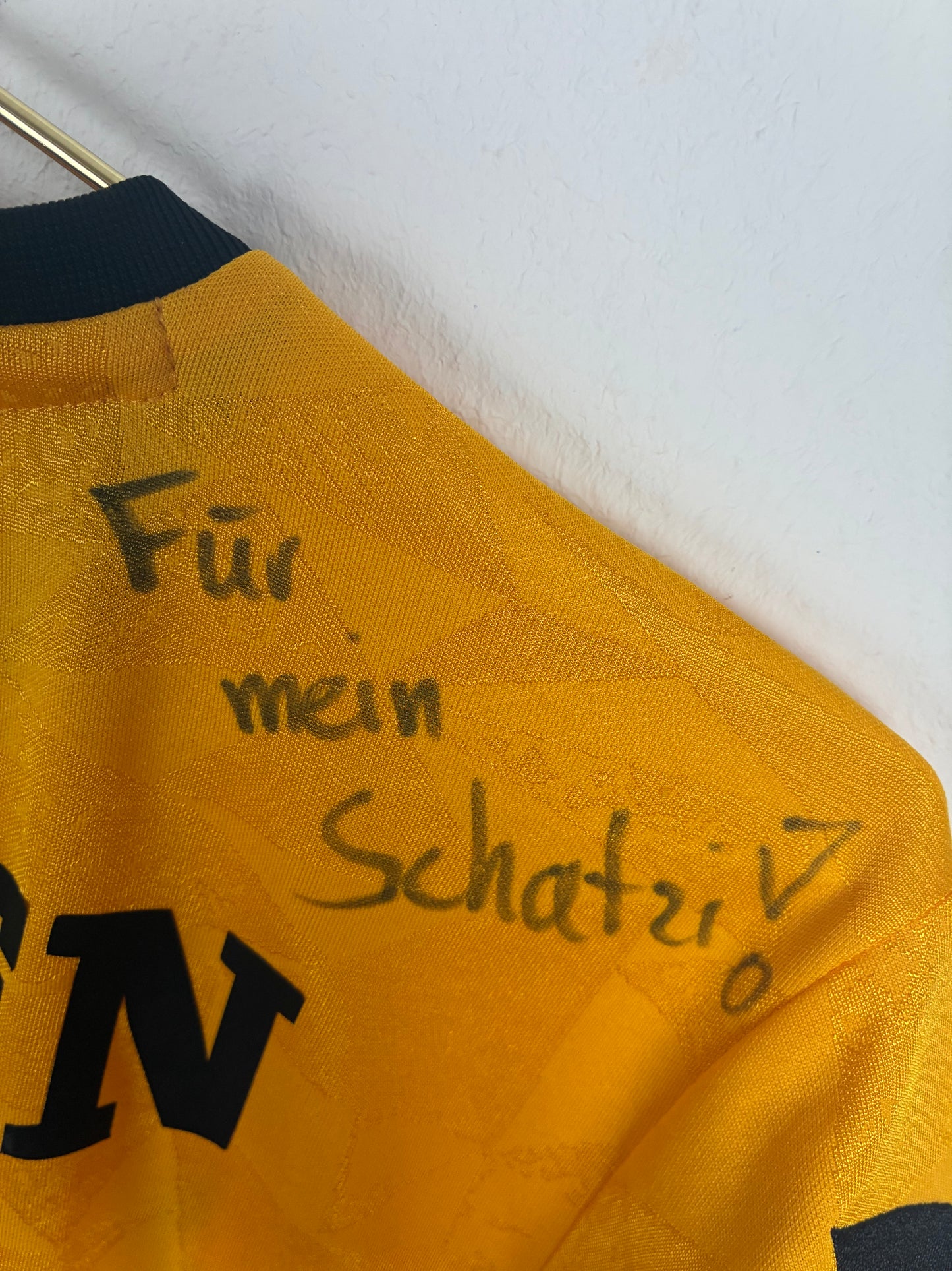 Dynamo Dresden 2016/17, Heimtrikot, #31 Alvarez, S (unterschrieben)