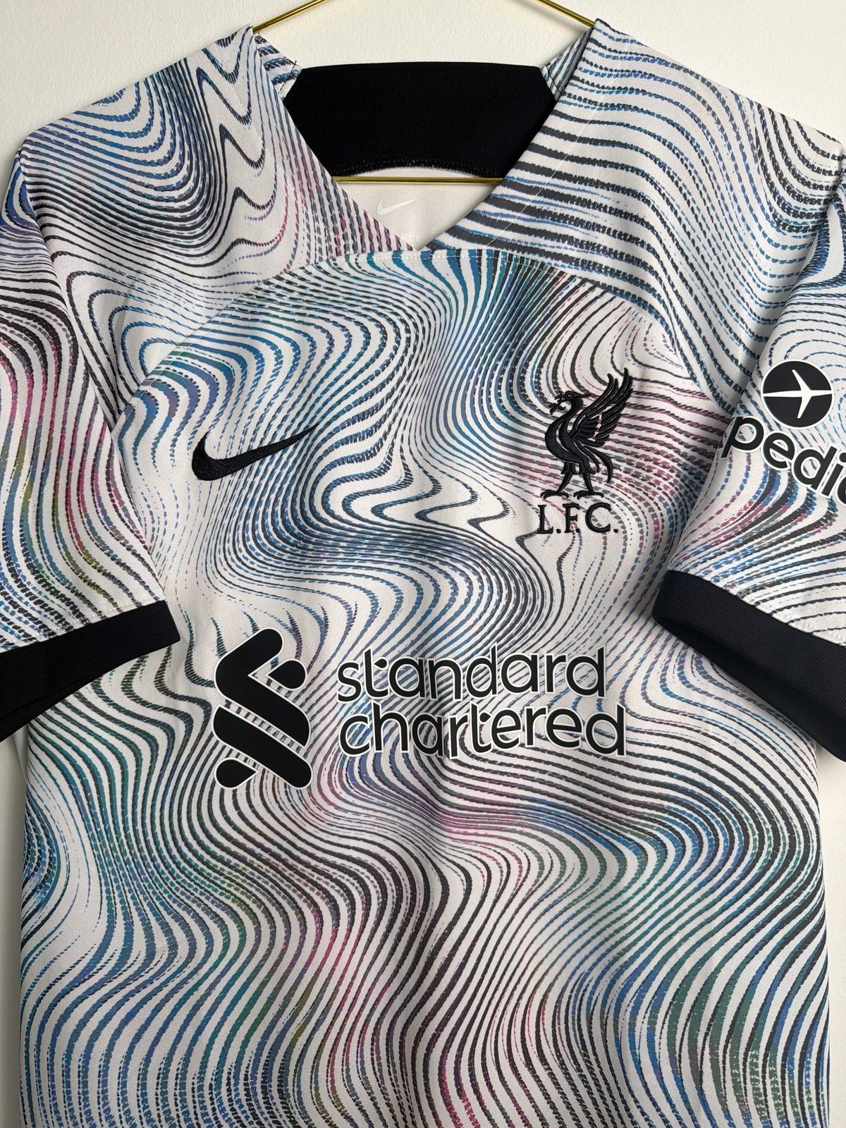 FC Liverpool 2022/23, Auswärtstrikot, M