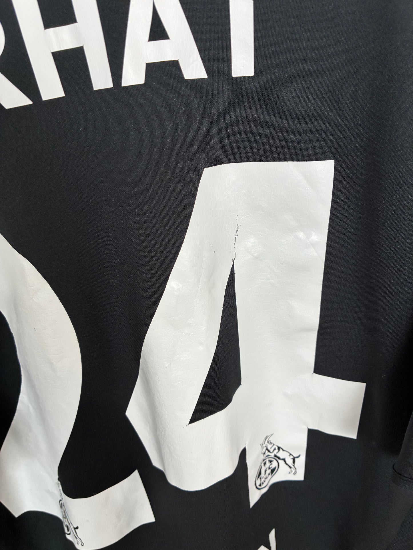 1. FC Köln 2005/06, Auswärtstrikot, #24 Akin, L