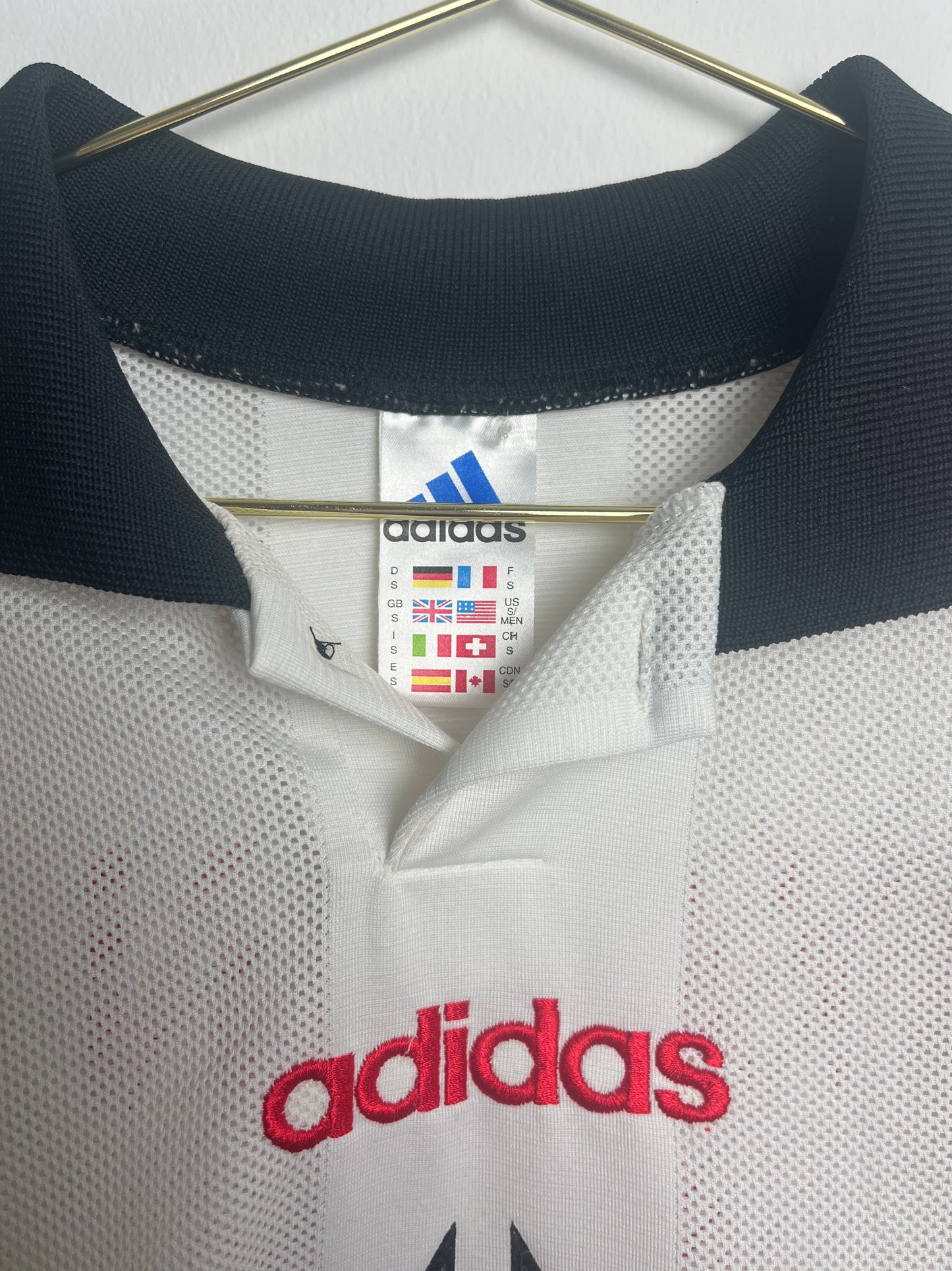 VfB Stuttgart 1997/1998, Heimtrikot, #6 Yakin, S
